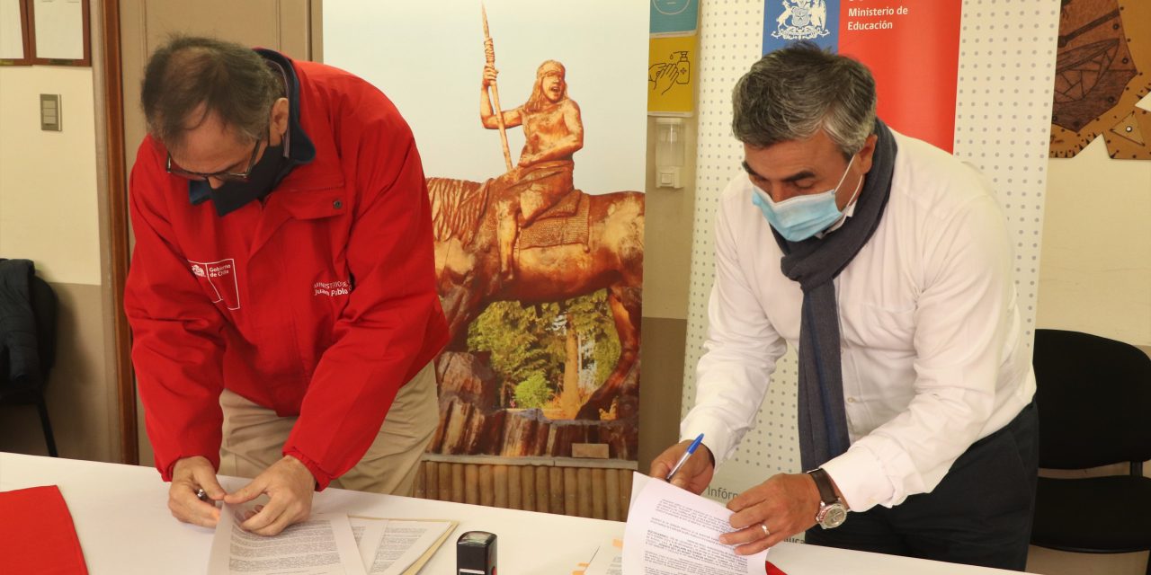 JUNJI Y MUNICIPALIDAD FIRMAN RECONOCIMIENTO OFICIAL DE DOS JARDINES PURENINOS