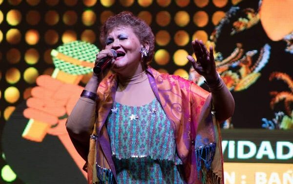 ANGOLINA DORALISA  VERA OBTUVO  PRIMER LUGAR EN EL FESTIVAL INTERCOMUNAL LA VOZ DEL ADULTO MAYOR, EN PURÉN