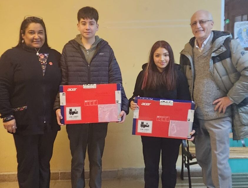 JUNAEB ENTREGÓ NUEVOS COMPUTADORES A ESTUDIANTES DAMNIFICADOS