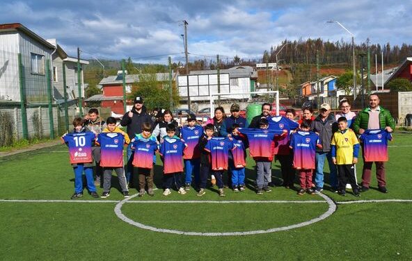CLUB DEPORTIVO LOS CÓNDORES RECIBIÓ IMPLEMENTACIÓN DEPORTIVA, EN PURÉN