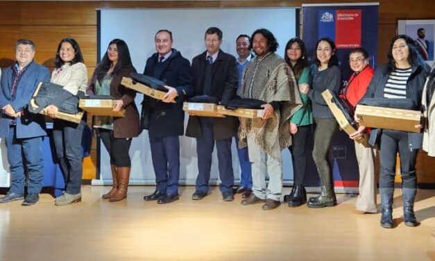 DOCENTES DE ESCUELAS «HUITRALEBU” Y “QUILACO” DE PURÉN, RECIBIERON KIT TECNOLÓGICO del MINEDUC.