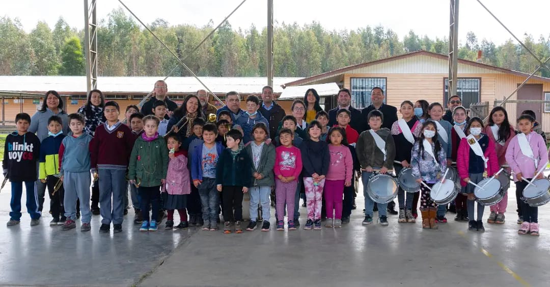 GRACIAS A INICIATIVA DE «BOSQUES CAUTÍN» ESCUELA «CAUPOLICÁN·» de PURÉN CUENTA CON INTERNET SATELITAL