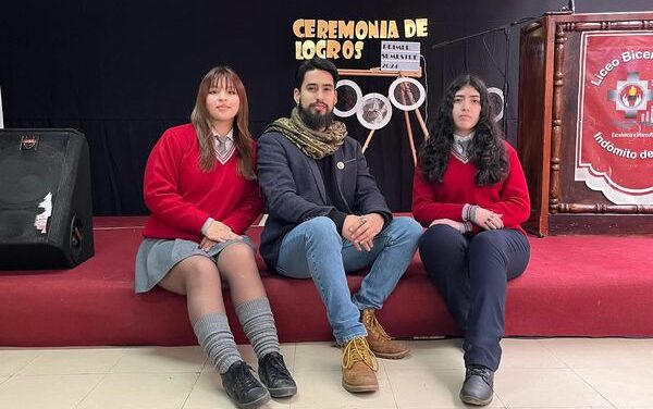 Camila Campos del  y Constanza Ulloa del DEL LICEO BICENTENARIO DE PURÉN  SELECCIONADAS EN XXXIV ENCUENTRO INTERESCOLAR “Imagen Primigenia” 2024, EN VIÑA DEL MAR