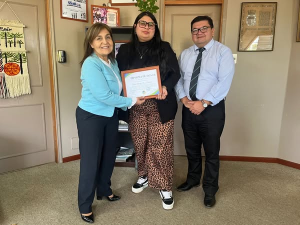 RECONOCIMIENTO A DOCENTES PURENINOS