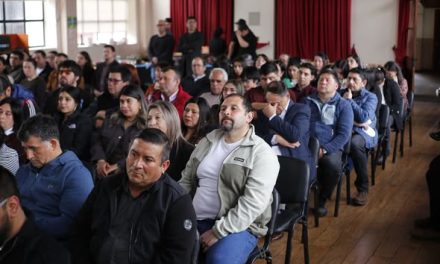 “ DÍA  NAC.  DE LOS ASISTENTES DE LA EDUCACIÓN”PURÉN RECONOCE A FUNCIONARIOS