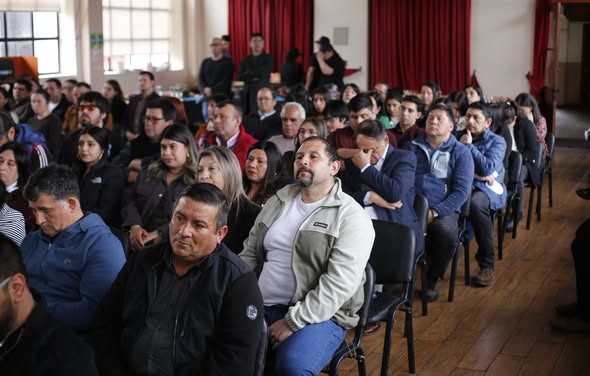 “ DÍA  NAC.  DE LOS ASISTENTES DE LA EDUCACIÓN”PURÉN RECONOCE A FUNCIONARIOS