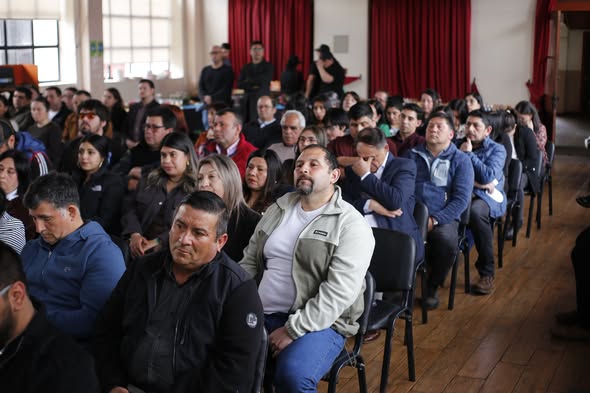 “ DÍA  NAC.  DE LOS ASISTENTES DE LA EDUCACIÓN”PURÉN RECONOCE A FUNCIONARIOS